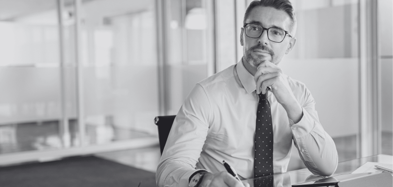 Hombre pensando. Pensamiento sistémico