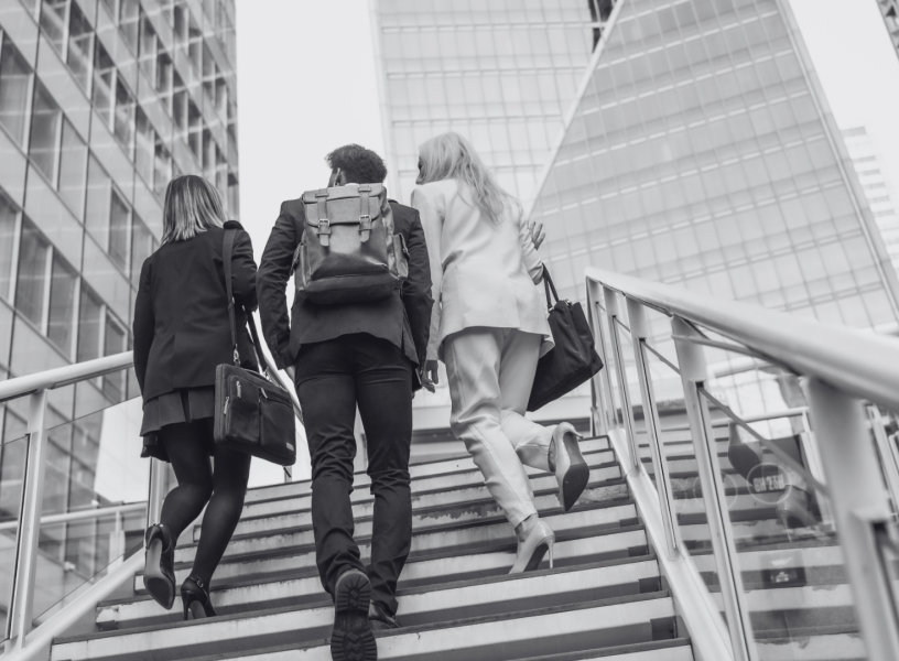 Aprende a escalar tu empresa sin perder el control operativo ni financiero. Crece con estructura, gobernanza y visión estratégica.